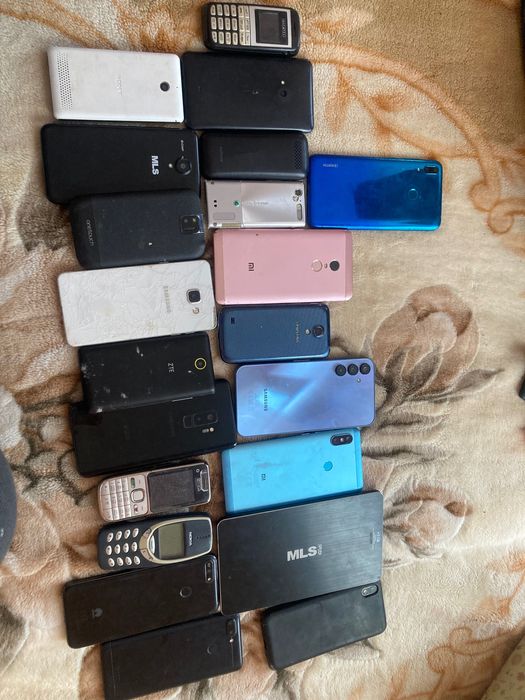Продавам много телефони 100лв за всичките
