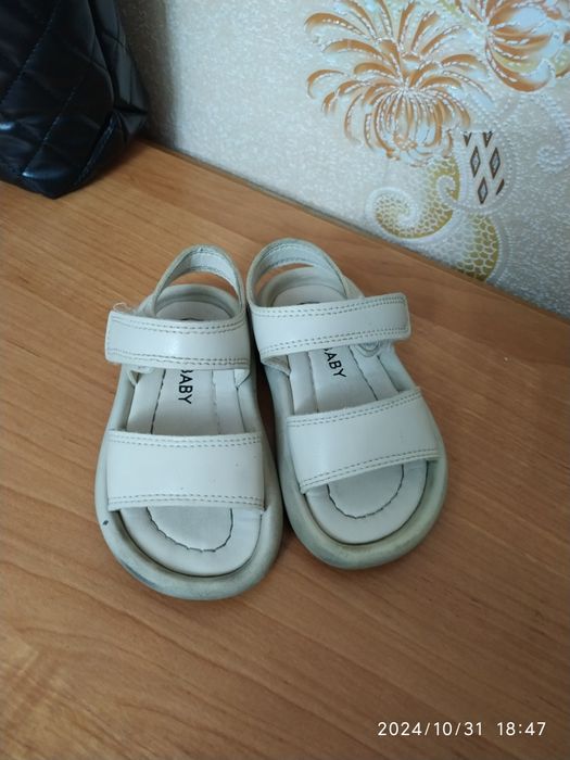 Продам детскую обувь