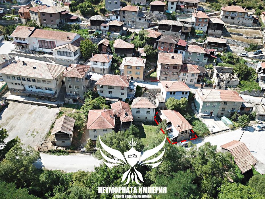 Продавам двуетажна къща 120РЗП с 152кв. двор в село Малево