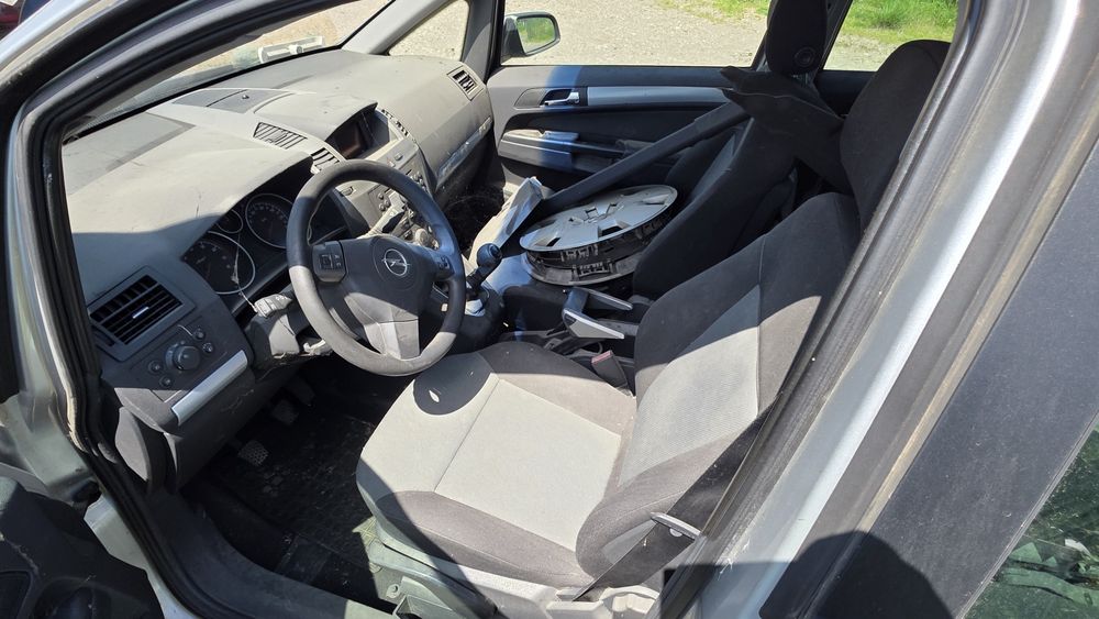 Opel Zafira 2.2i 2006 На части