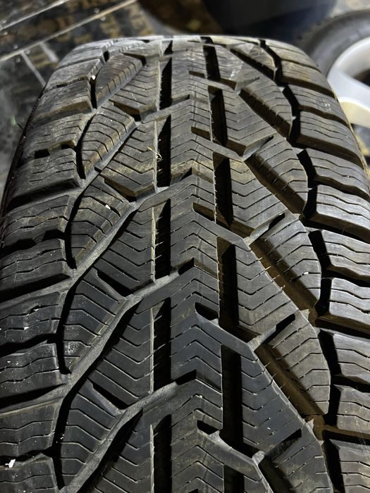 Продавам  зимни гуми 255/55/18 като нови