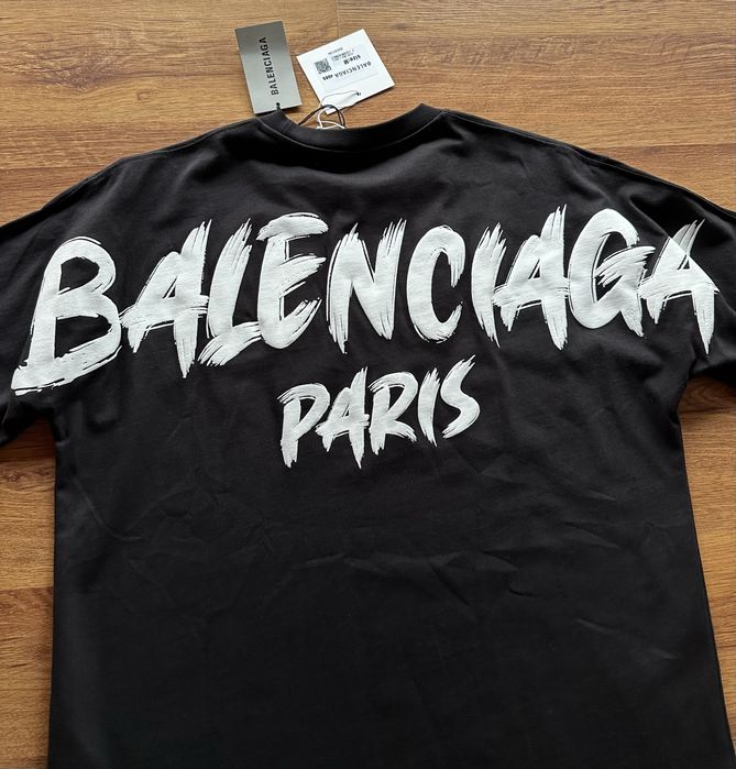 Мъжка,памучна,черна тениска Balenciaga с голяма щампа на гърба