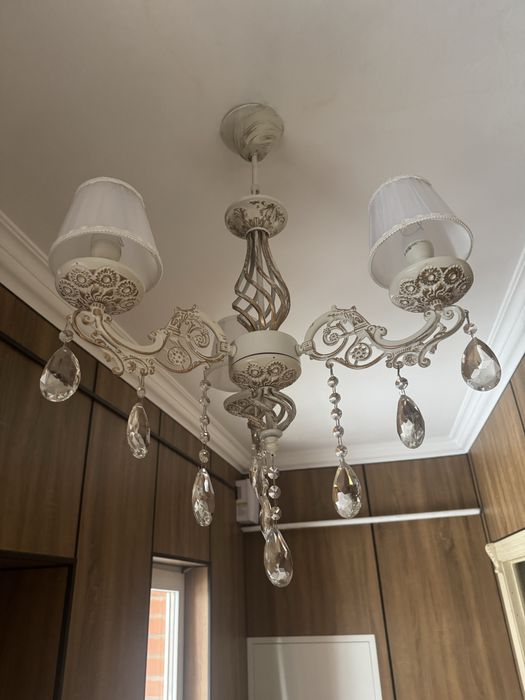 Люстра трехрожковая очень качественная