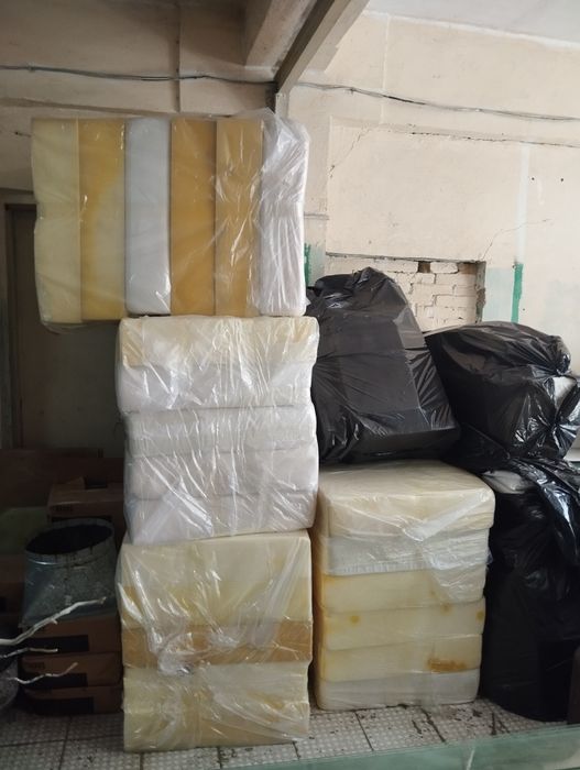 Продам Поролон с белыми чехлами