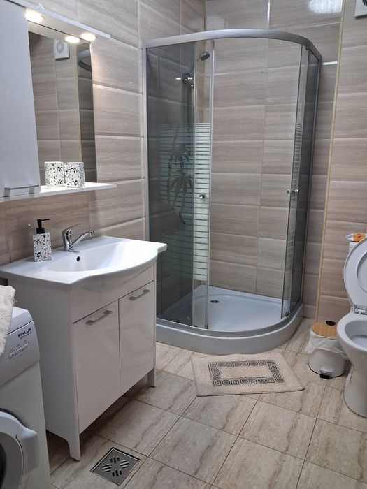 Inchiriez apartament