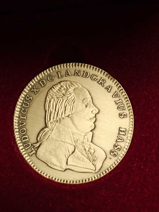 Vând moneda de argint
