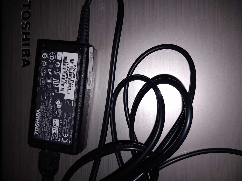 Leaptop Toshiba Satellite L70-C-12R-diagonala 17.3", 6Gb,memorie 512Gb