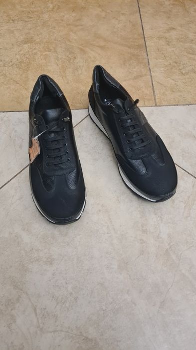 Кроссовки кожаные Alben,новые