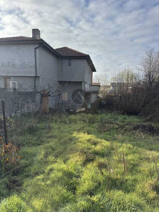 оф.24871 Масивна къща с двор/ с. Скутаре