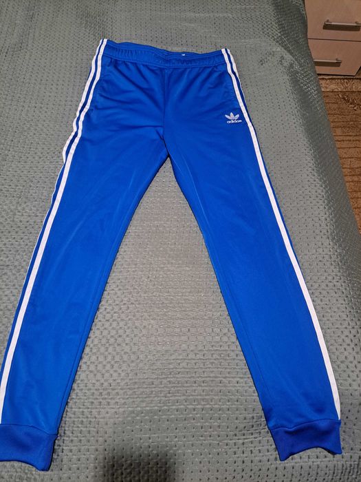Спортно долнище на анцуг,адидас оригинално с дълж. 102 см.и 40 в ханша