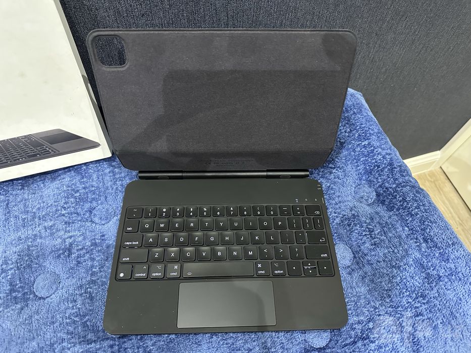 * чехол клавиатура для Apple iPad в идеальном состоянии