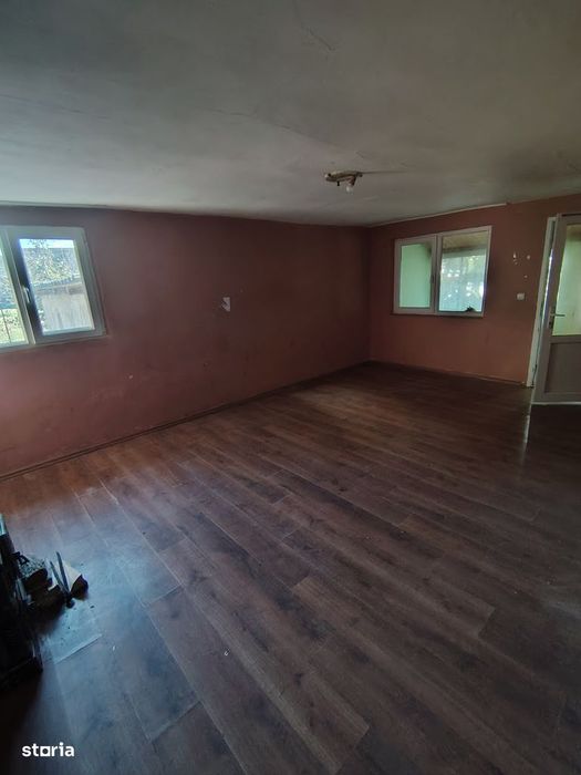 Ocazie!!!Două case mari la Pancota la pret de apartament.