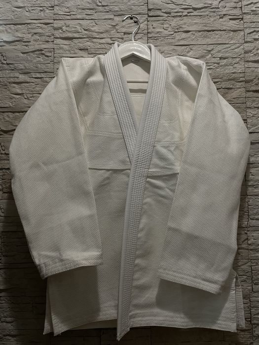 Белое кимано (ги) для джиу-джитсу/дзюдо