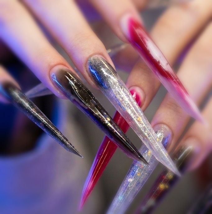 Ищем моделей на необычный маникюр