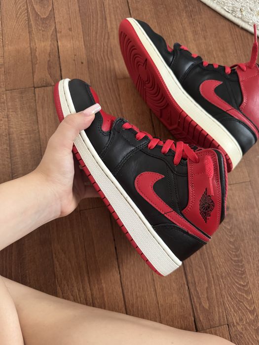 Air  Jordan 1 Mid "Alternate Bred" sneakers
