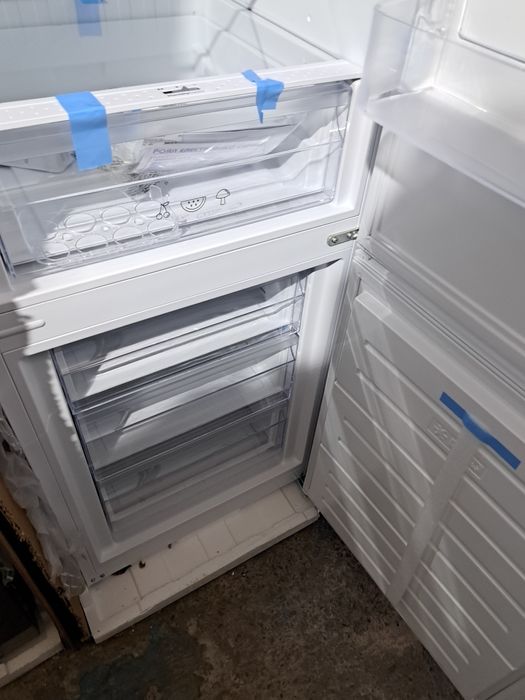 *5г.Гаранция*Нов хладилник с фризер Vox kk3600f l