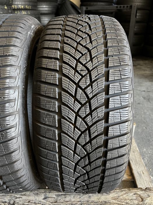 2 anvelope iarna ca NOI 225/45/17 , GoodYear , 8 mm !