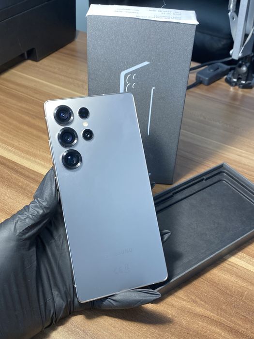 Samsung Galaxy s25 ultra • 256 GB • Titanium Gray