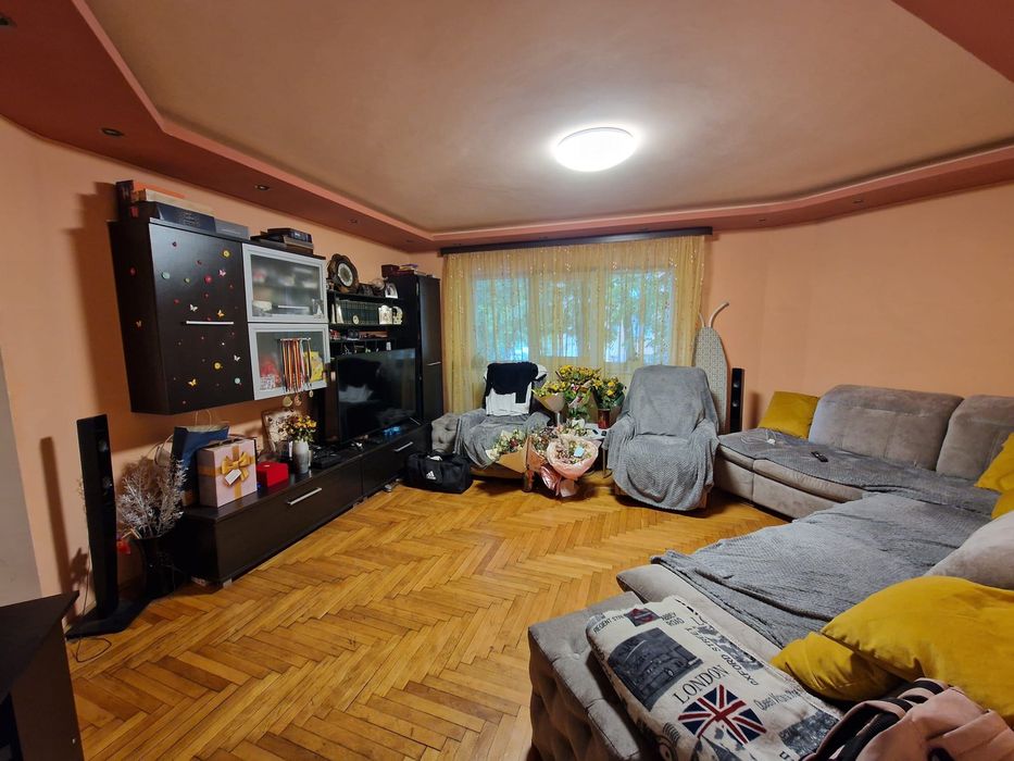 Proprietar vând apartament 3 camere zona Soarelui