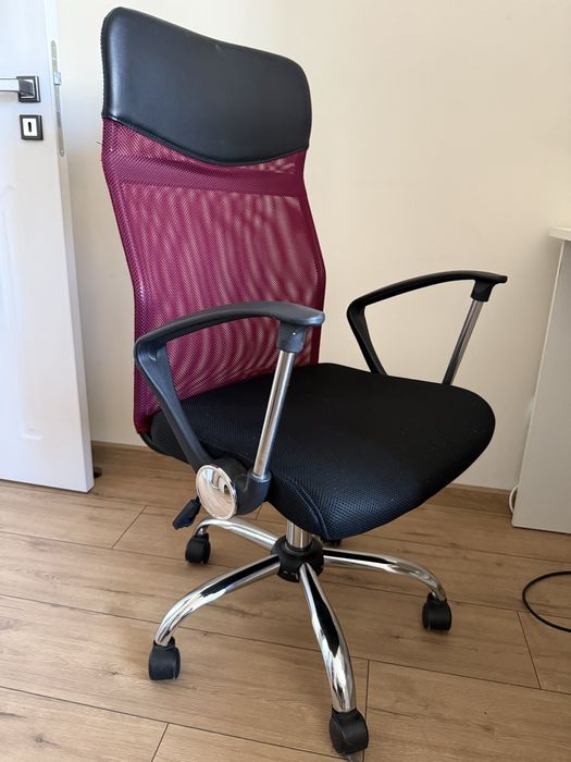 Удобен офис стол за дома и офиса