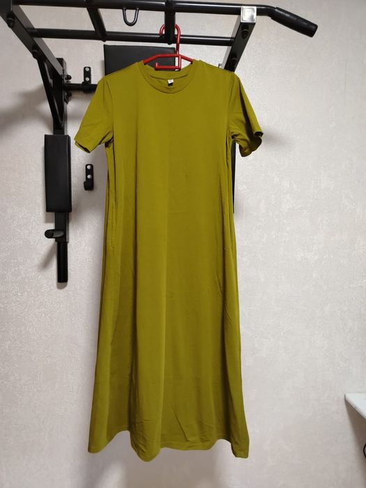 UNIQLO Платья Черная Хаки