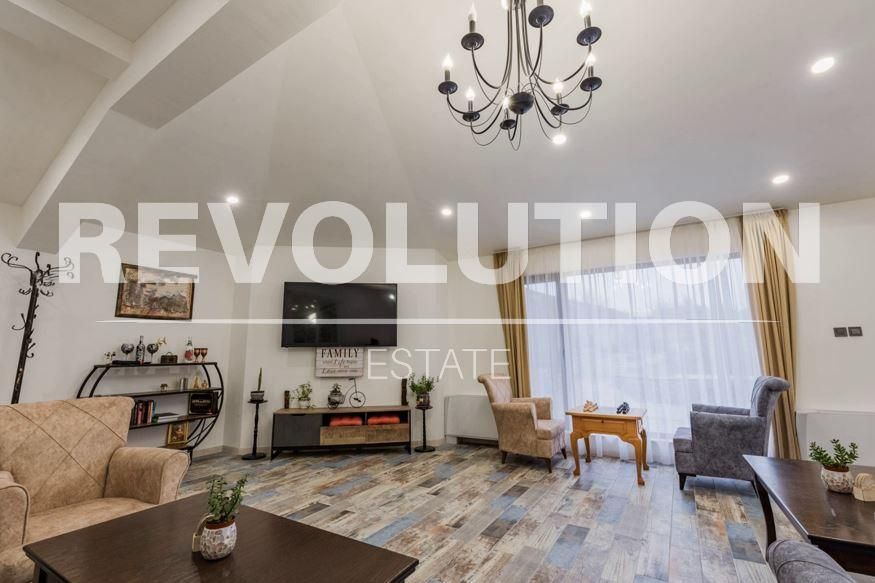 Дава се под наем Къща в Аксаково - 420 кв.м за 2094.57 € - Снимка #1