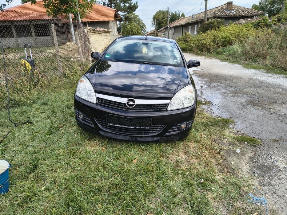 Предна броня за  Opel Astra H