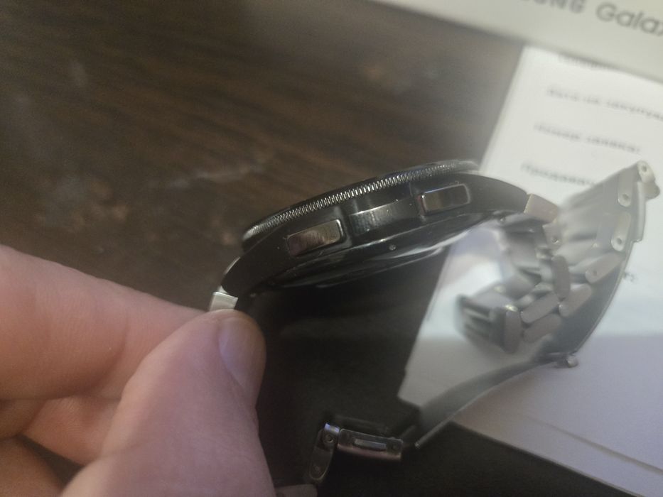 Продавам смарт часовник самсунг