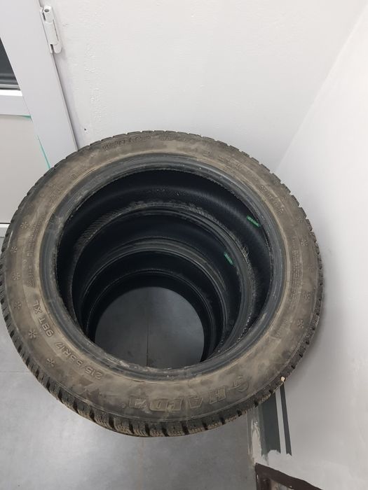 Шины шипованные.  Цена за комплект.