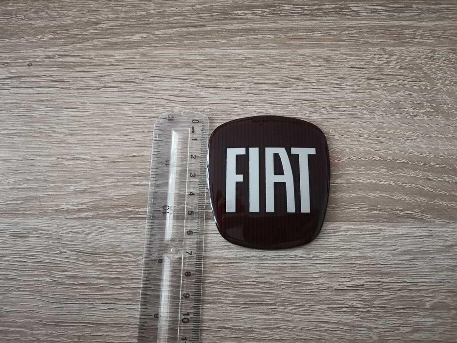 червена емблема Fiat малък размер