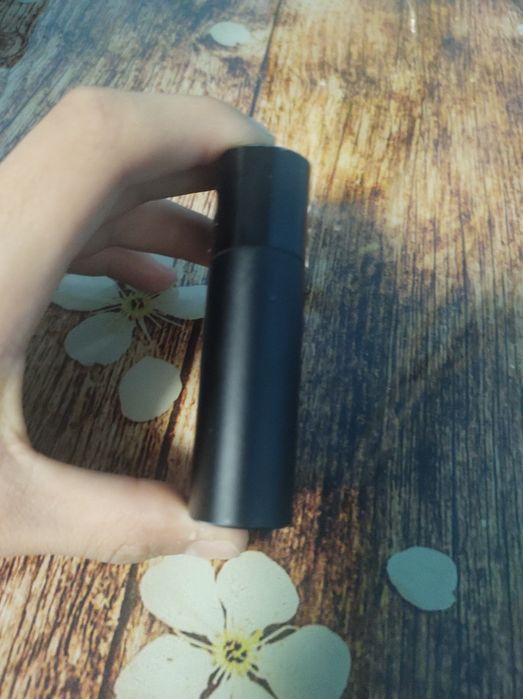 Vând vape gol negru