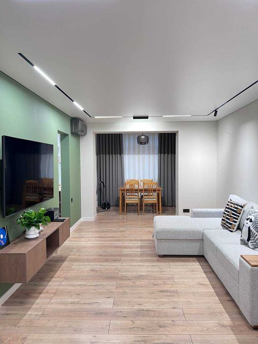 Продается 2х ком с новым ремонтом ы центре ор-р парк Бобура