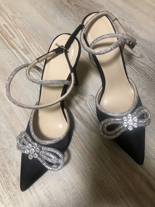 Абитуриентска рокля-подарък официални обувки