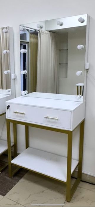 Стол для визажиста