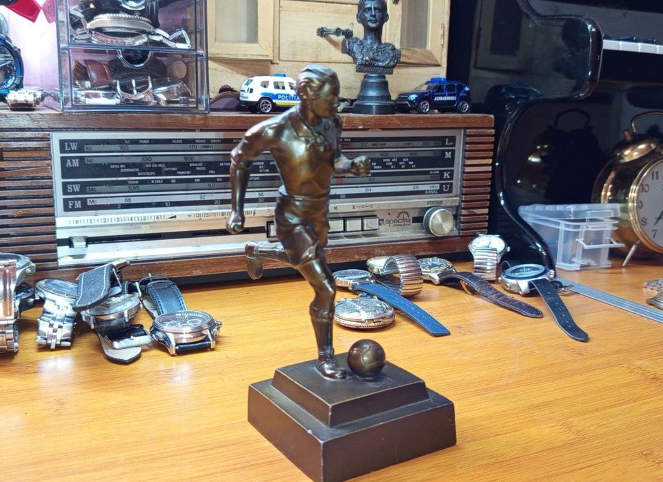 Statuie fotbalist veche din bronz masiv