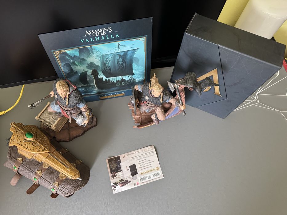 Colectie Assasin’s Creed Jocuri + Carti Hardcover + 3 Figurine