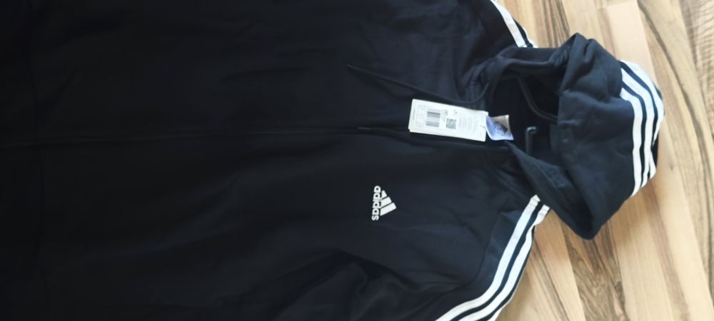 Adidas esensials 3 stripes