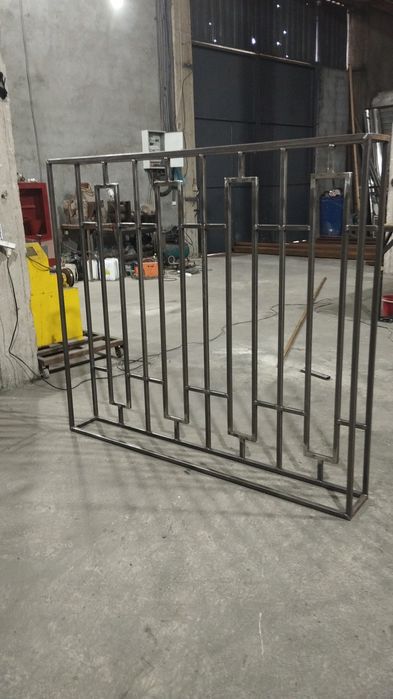 Перила решетки вароты из металла мебилы и хай тек стиля лофт мебель