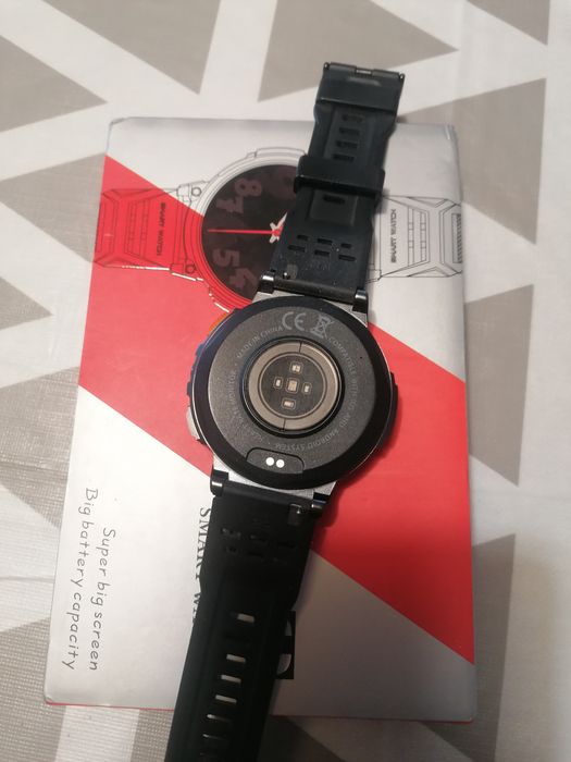 Smartwatch ecran HD 4.7 cm, baterie 730 mAh, diverse funcții, ca nou