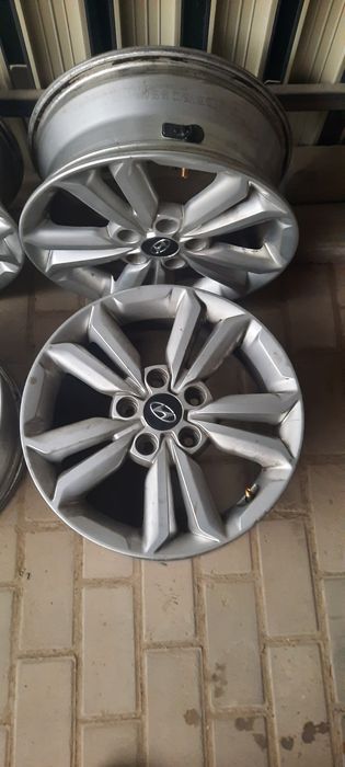 Комплект дисков на Хюндай.