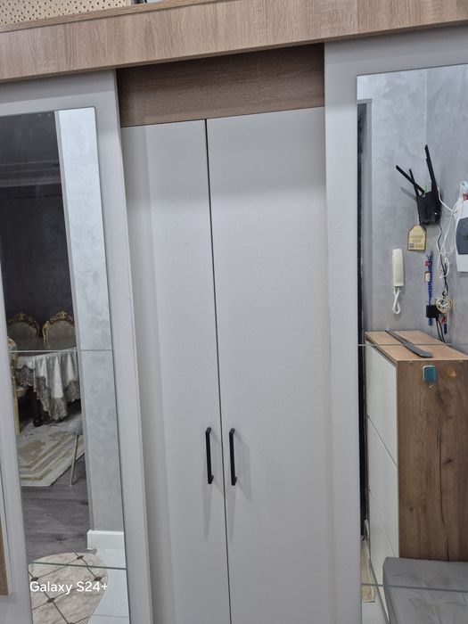 Мебель для прихожыи 3дверныи.