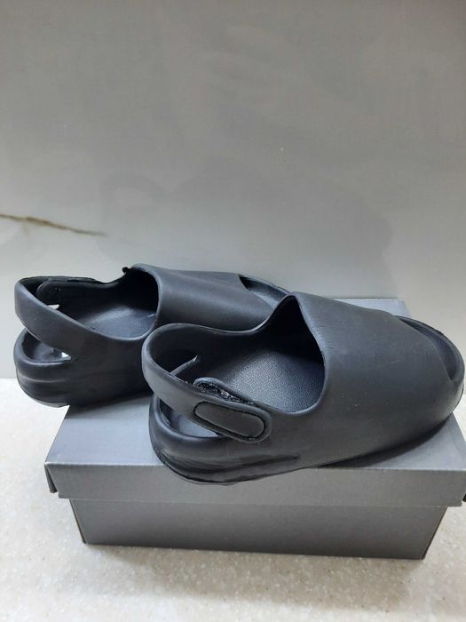 Шлепанцы на мальчика. Пляжная обувь