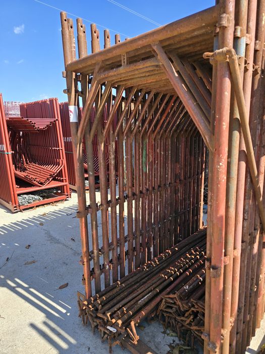 Скари за нареждане на скеле ,стойки