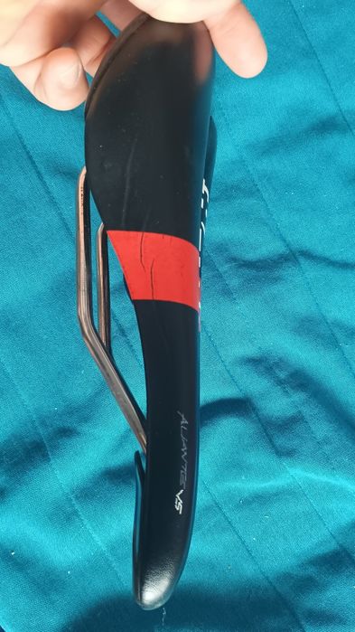 Продавам седалка  Fizik Antares VS Kium Black/Red А0 3041карбонова осн