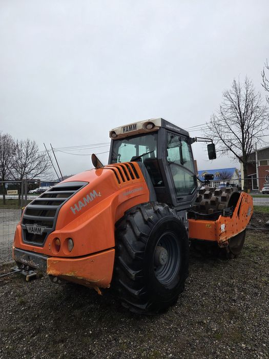 Inchiriez utilajul excavator cu roți,  cilindru Hamm 15 t