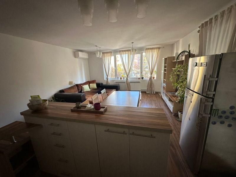 Дава се под наем Тристаен апартамент в София, Студентски град - 107 кв.м за 746.64 € - Снимка #2