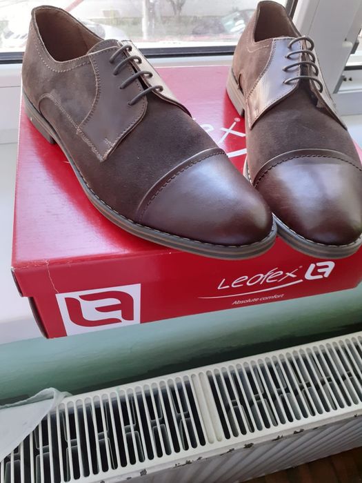 Vând pantofi bărbați, din piele naturală,