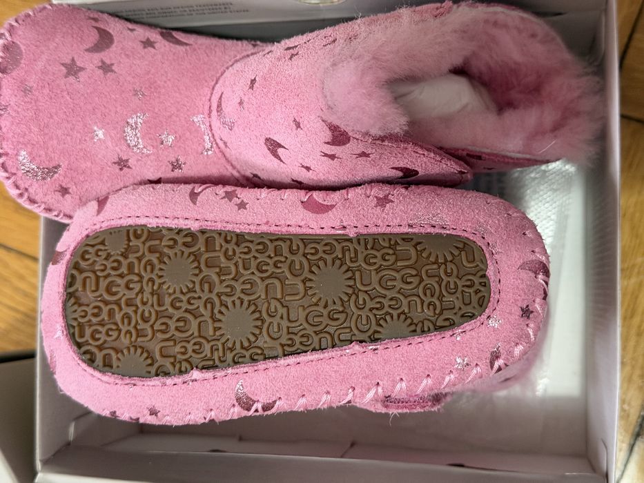 Ugg baby moon and star noi 20.5