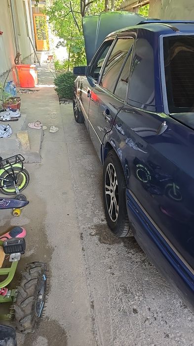 W124, Mersedes Daimler