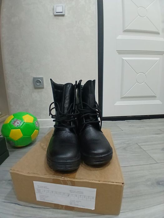 Продам новые Зимние берцы